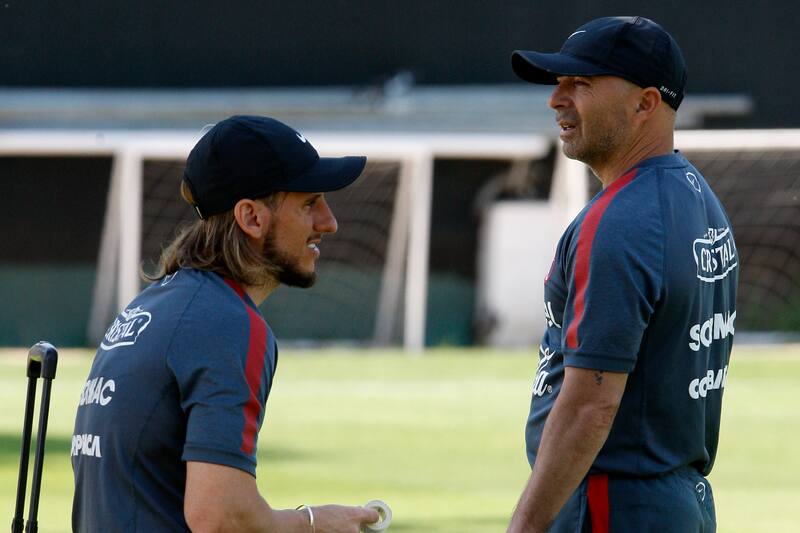 El actual entrenador de Ecuador en su época como ayudante técnico en La Roja. Foto: Aton