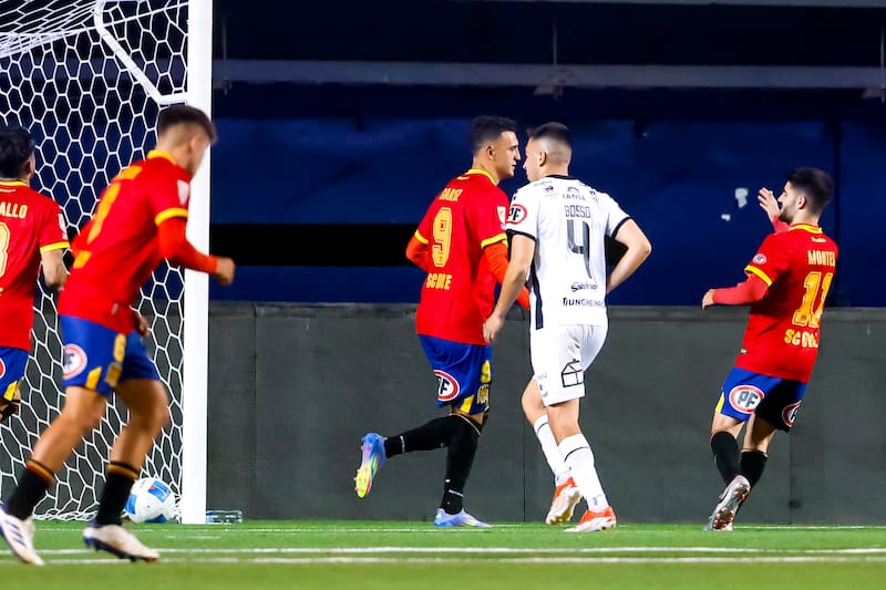 goleó a Ñublense en La Florida. Foto: Aton