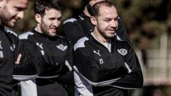 VIDEO| Marcelo Díaz recibió tackle de un compañero bajo la lluvia y desató las risas en Libertad de Paraguay