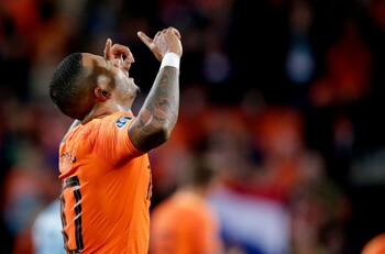 Holanda revirtió adverso resultado y venció a Irlanda del Norte