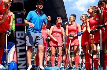 Sergio "Cachito" Vigil y su filosofía ganadora con Las Diablas: "Este equipo es una familia"