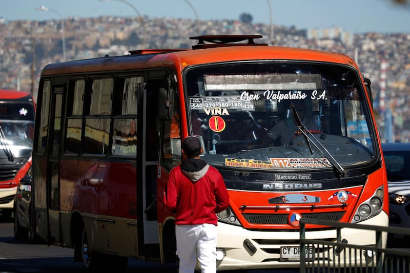 El proyecto busca prevenir los delitos cometidos por los choferes del transporte público al volante.