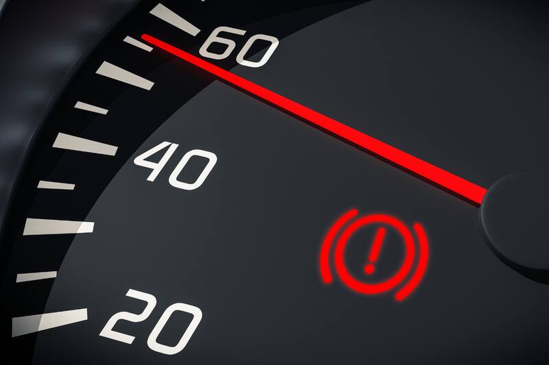 Esta son las principales causa por las que se prende el sistema de frenos.