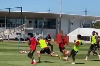 El golazo de Anthony Martial en el entrenamiento del Manchester United