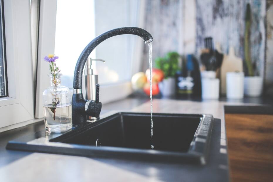 Las cuentas del agua podrían aumentar debido al proceso que están realizando nueve empresas sanitarias del país.