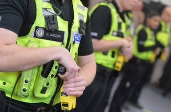 Declaran culpable a joven que dejó morir a su hija por irse de fiesta durante una semana