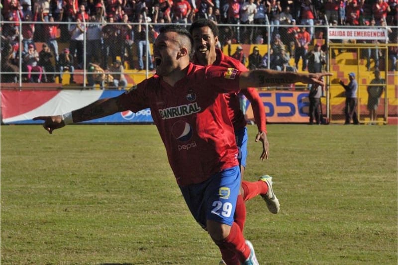 La Pulga Atómica la rompió en Municipal, aunque el paso por ese equipo fue bastante breve.