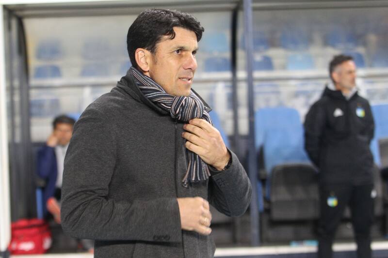 es el favorito para asumir en la banca de Everton. Foto: Aton.