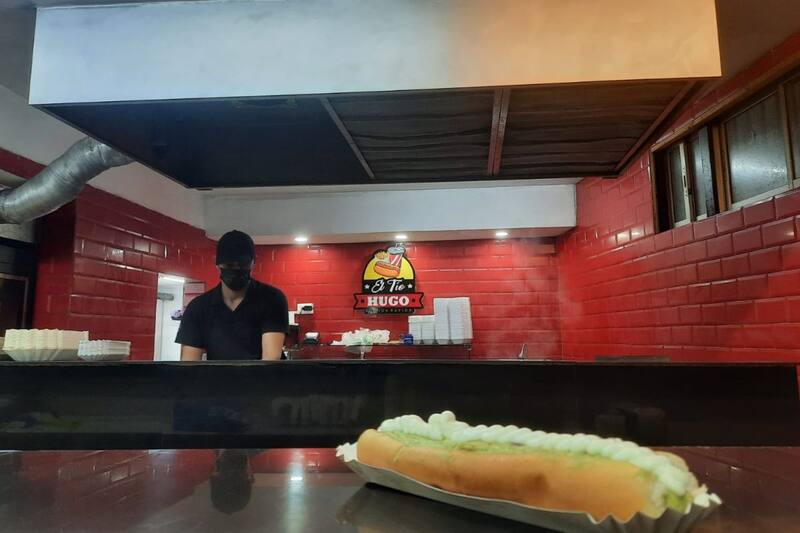 Local de comida rápida ubicado en Talagante.
Créditos: Equipo de En La Hora.