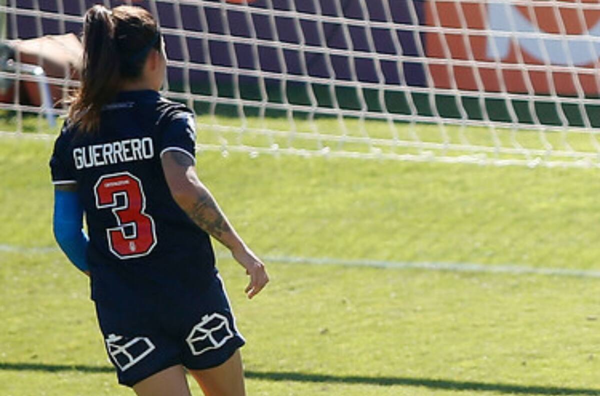 Equipo femenino de la U fue el encargado de estrenar la nueva camiseta del 'Romántico Viajero'