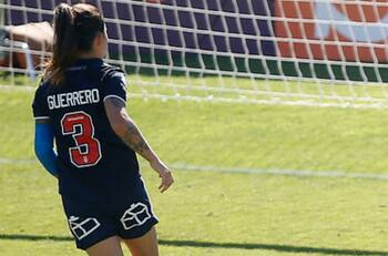 Equipo femenino de la U fue el encargado de estrenar la nueva camiseta del 'Romántico Viajero'