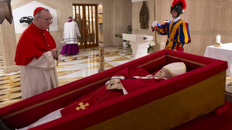 VIDEO | Vaticano difunde primeras imágenes del Papa Francisco en su ataúd