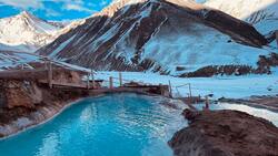 Estas increíbles termas están a solo dos horas de Santiago: Conoce cómo llegar y sus precios