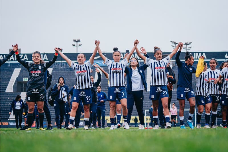 Las jugadoras de Alianza Lima festejan la clasificación a la final. Foto: Club Alianza Lima.