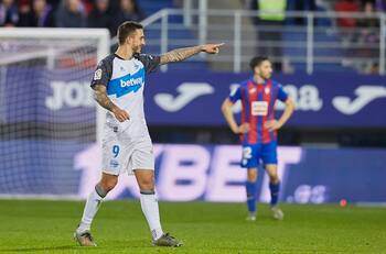 Doblete de Joselu provocó la derrota del Eibar, con Fabián Orellana en cancha, ante Alavés