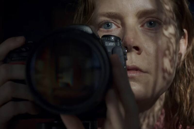 trae a Amy Adams en un rol más serio de lo que acostumbra.