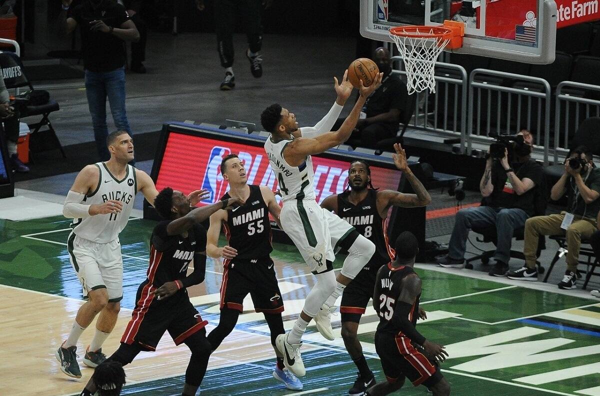 Playoffs NBA: Milwaukee le dio una paliza a Miami y toma ventaja de 3-0 en la serie