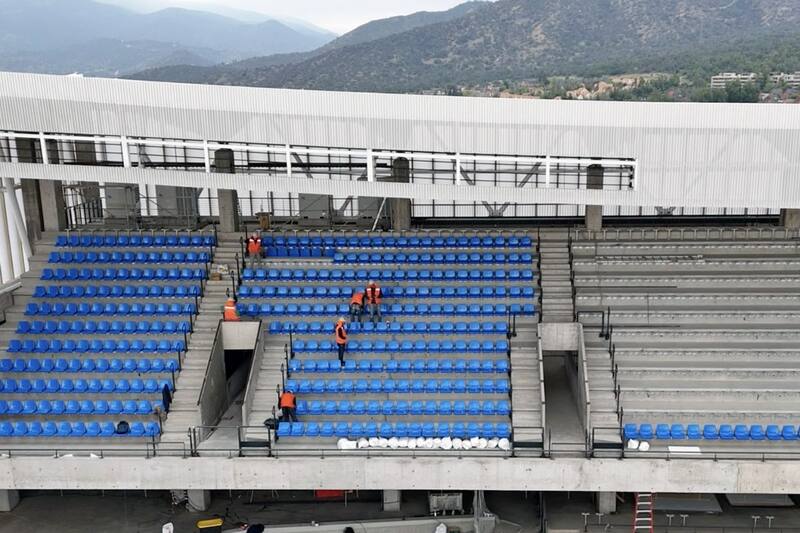 El nuevo San Carlos de Apoquindo ya luce asientos. Foto y video: @Cruzados.