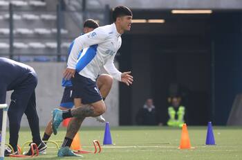 ¿Se despide de la temporada? Los plazos que maneja la UC tras nueva lesión de Valber Huerta