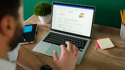 Influencer revela cómo usar la IA para postular a un trabajo con éxito: “Esto te va a ahorrar muchas horas de tener que modificar tu CV a cada vacante“