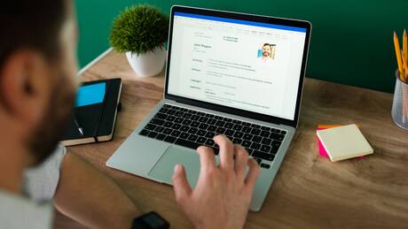 Influencer revela cómo usar la IA para postular a un trabajo con éxito: “Esto te va a ahorrar muchas horas de tener que modificar tu CV a cada vacante“