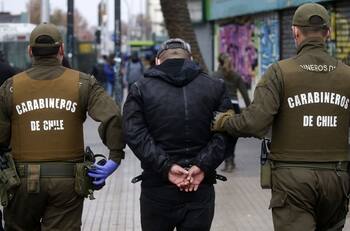 Joven de 16 años fue detenido por robo con intimidación e intentar sobornar a Carabineros