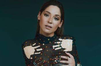 Apostó por transparencias: Kel Calderón comparte el look elegido por el segundo día de Lollapalooza Chile 2022