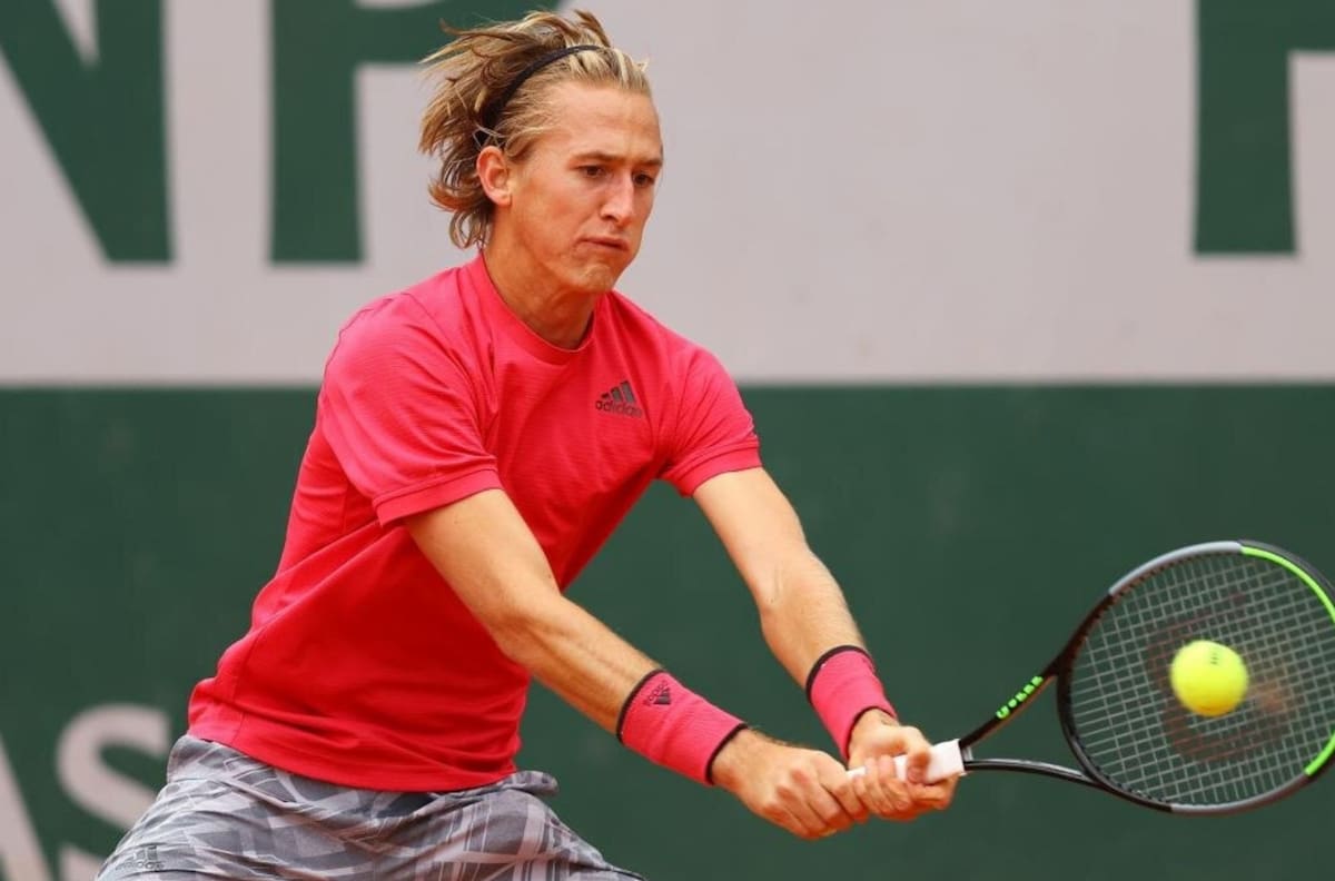 FOTO | Hincha azul: reconocido tenista de la ATP fue a entrenar con la camiseta de la U