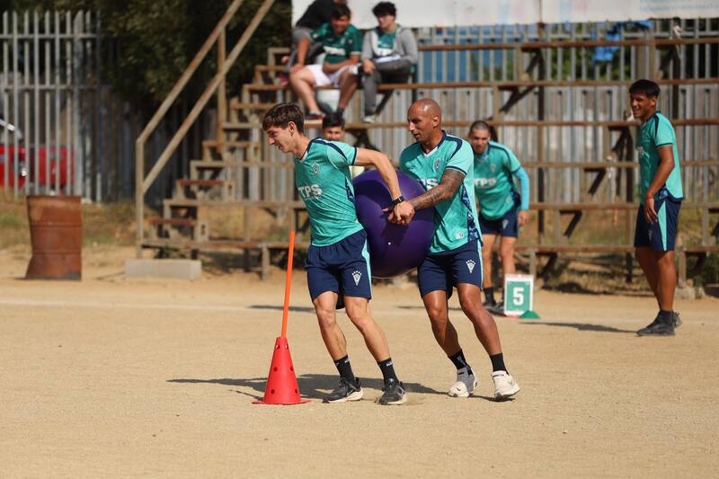 El club entrenando en Alejo Barrios. Fotos: Comunicaciones Santiago Wanderers.