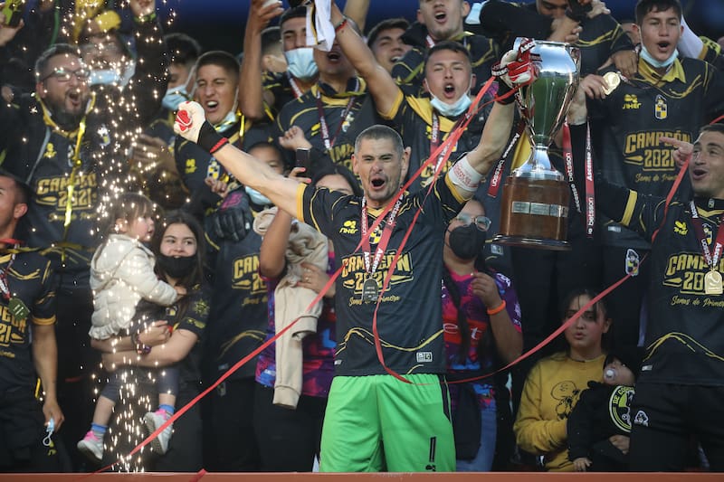 El delicado momento del portero campeón con Coquimbo Unido. Foto: Agencia Aton