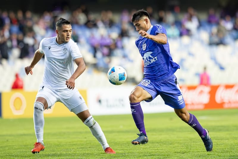 Con la camiseta de Deportes Concepción. Foto: Instagram Alexis Mancilla.