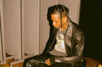 Travis Scott tuvo lanzamiento por partida doble en el primer día de su festival, Astroworld