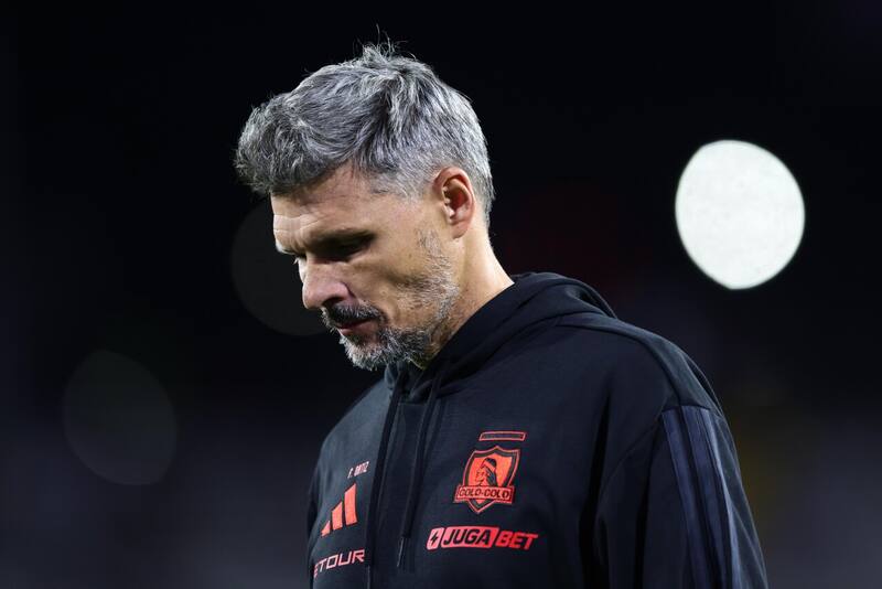 El DT se vuelve a llenar de críticas tras el Superclásico. Foto: Aton.