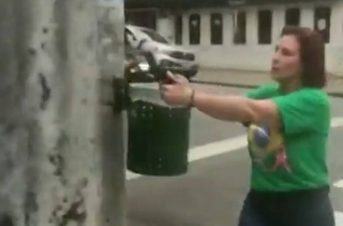 VIDEO | Diputada pro Bolsonaro persiguió a hombre apuntándolo con un arma en plena calle