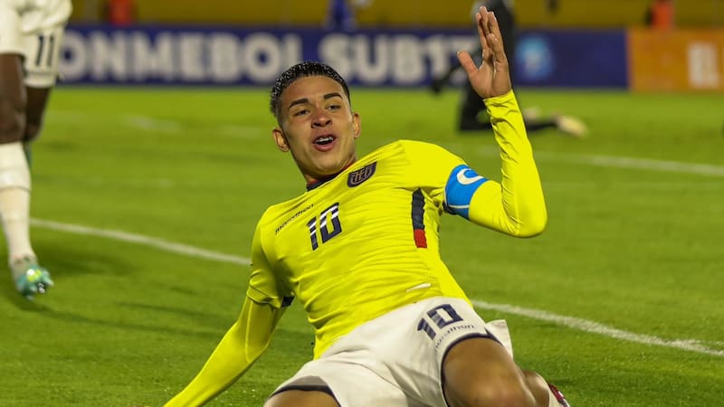 El delantero de 16 años es la revelación del fútbol ecuatoriano.