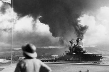 Efemérides de HOY, 7 de diciembre: Se produce un ataque militar que cambiaría el mundo y detienen al autor de la filtración de documentos secretos más grande de la historia