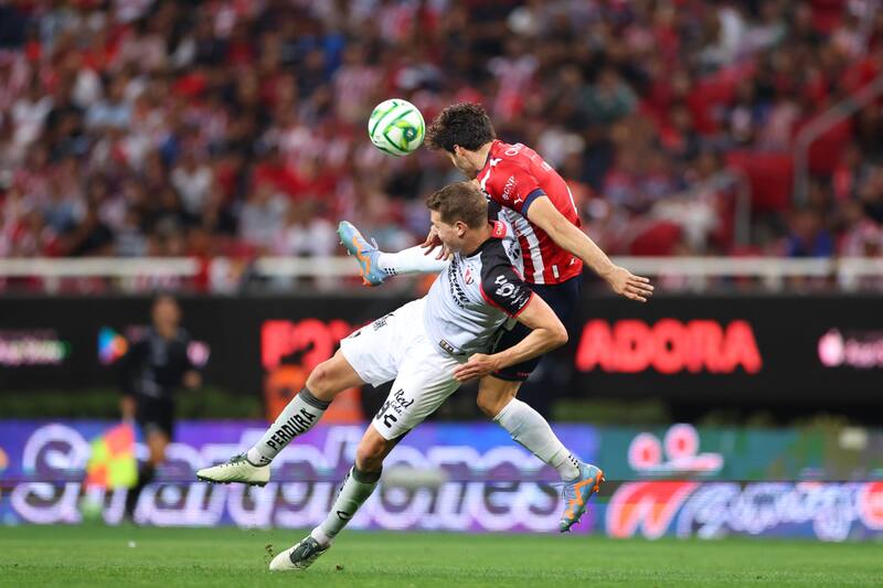 Chivas Rayadas accedió a las semifinales de la Liga MX al derrotar de manera dramática a Atlas en el Clásico Tapatío.