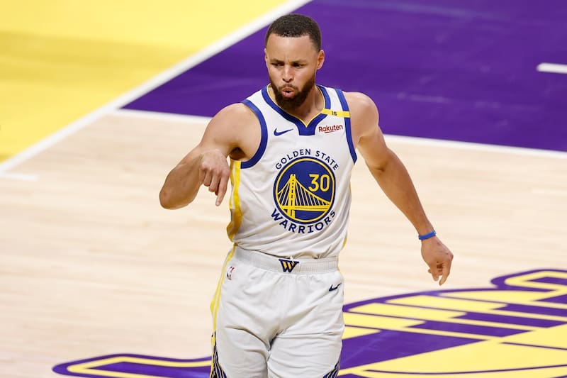 Stephen Curry, base de Golden State Warriors.