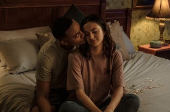 Camila Mendes pone el suspenso en Netflix con Mentiras Peligrosas