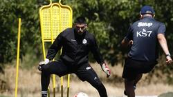 Acompañado de 3 chilenos: el portero nacional Claudio Santis parte al fútbol europeo