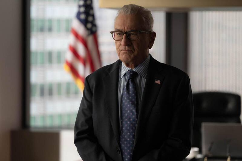 es protagonizada por el actor Robert de Niro, quien participó en El Padrino II. Créditos: Netflix