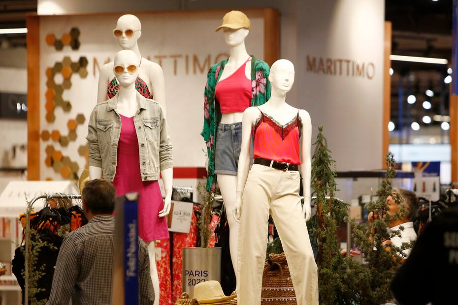Levi's denuncia a multitienda nacional por venta de ropa falsa.