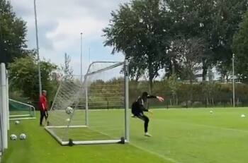 Maravillosa jugada que terminó en golazo de Tagliafico en el entrenamiento del Ajax