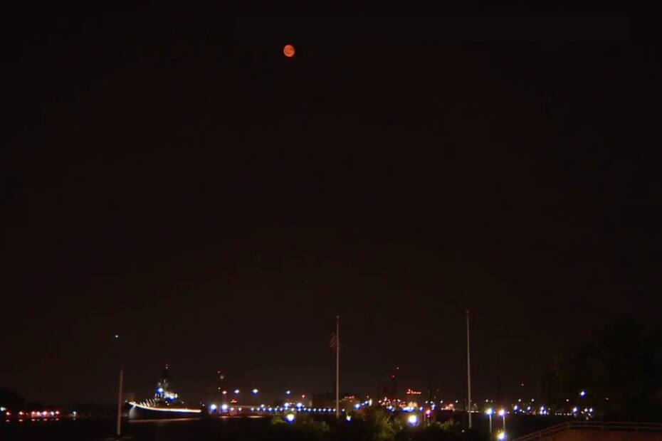 Un fenómeno natural muy similar ocurre con los eclipses lunares.