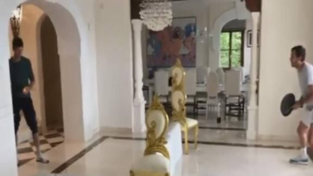 Djokovic cambio la raqueta por el sartén y juega tenis al interior de su casa