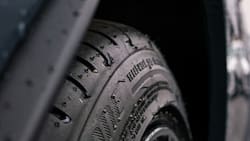 Así funciona el truco viral de la moneda para revisar tus neumáticos en días de lluvia