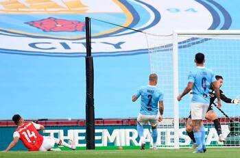 El gol de Aubameyang que pone en ventaja a Arsenal sobre Manchester City