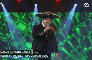 "Mi cabeza está allá": Huaso Filomeno se emocionó y dedicó su presentación en "The Covers 2" a su familia en el sur