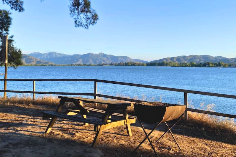 En este lugar gozarás del hermoso paisaje del lago Rapel. Créditos: Facebook Camping Bosque Hermoso.
