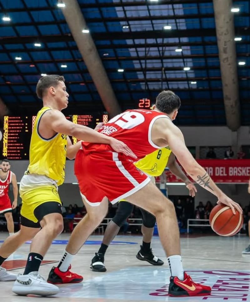 El jugador que actualmente juega en Alemania es uno de los pilares de la nueva generación de basquetbolistas chilenos.